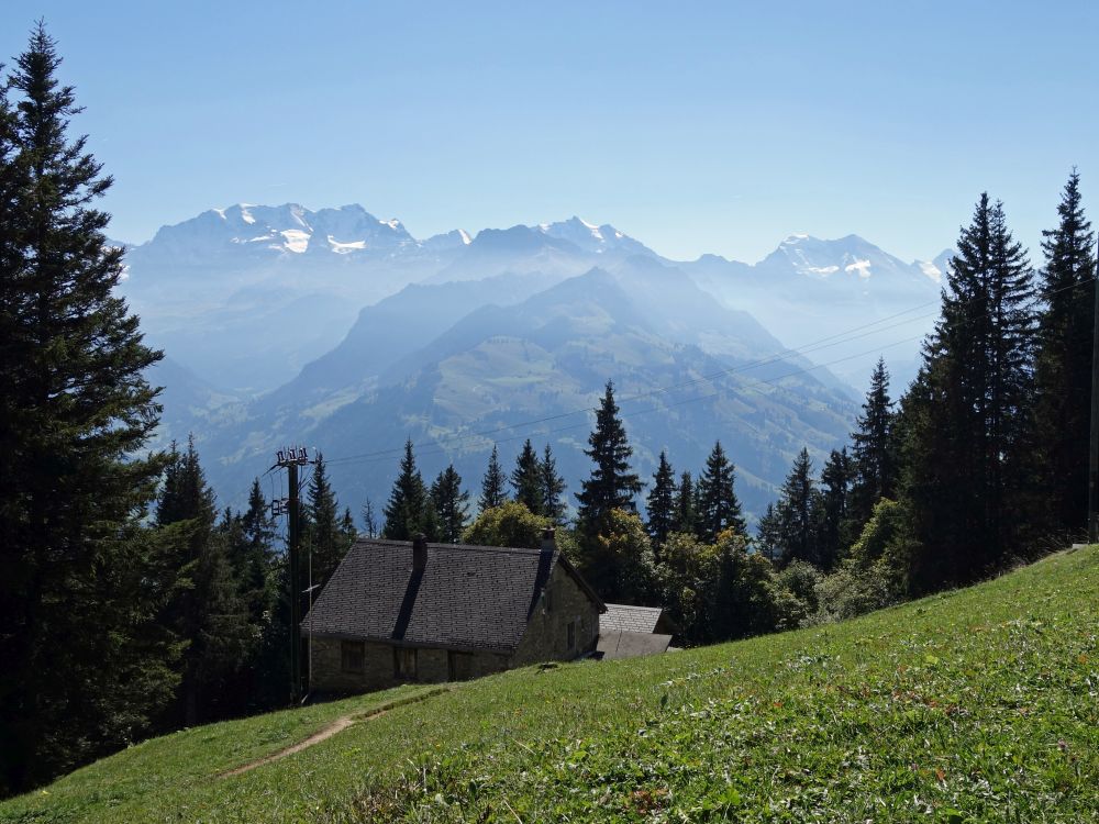 Berner Alpen im Dunst