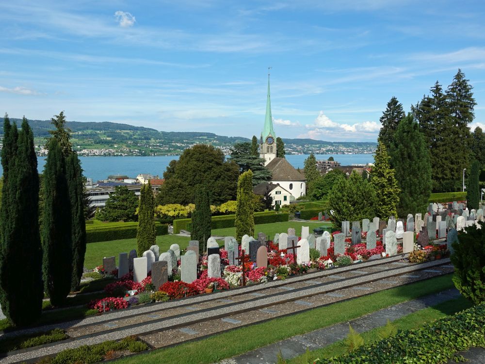 Kirche und Friedhof in Horgen