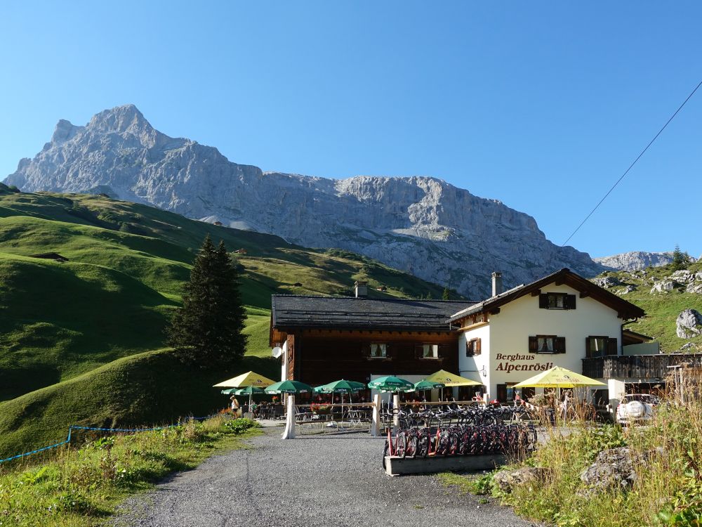 Sulzfluh und Berghaus Alpenrösli