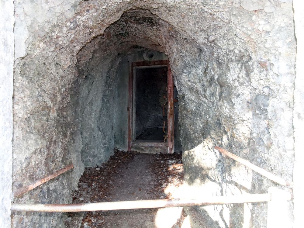 Bunker im Fels