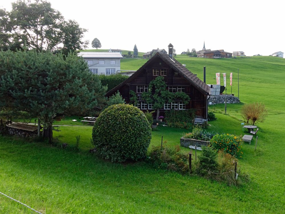 Holzhaus bei Gundholz und Blick Richtung Stein