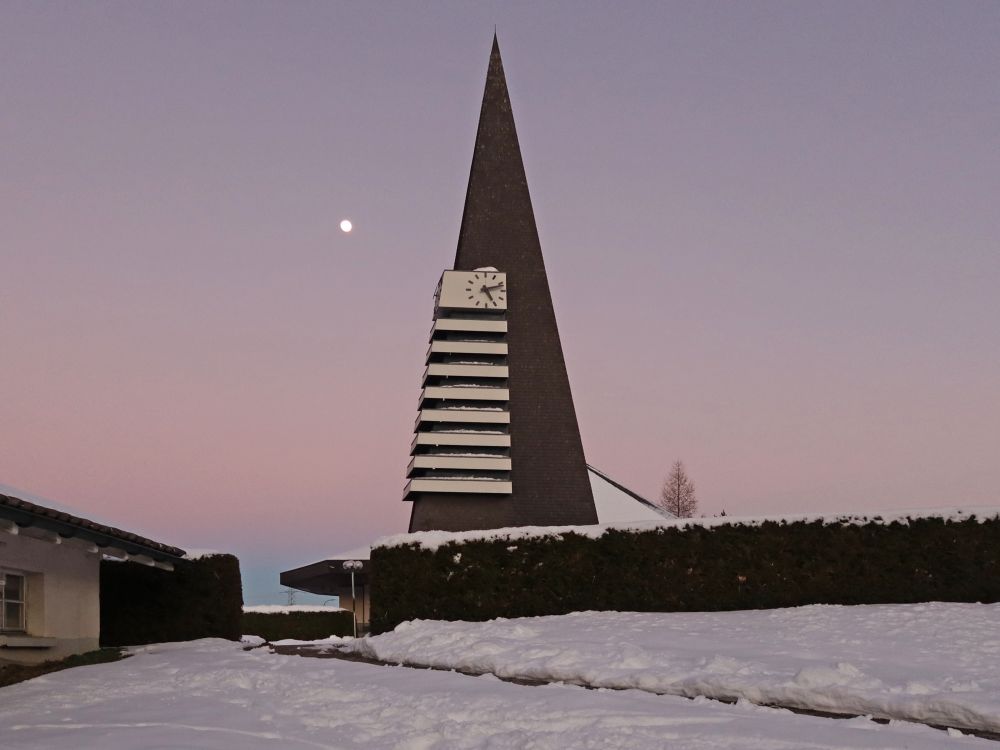 Kirchturm in Eggerstanden mit Mond