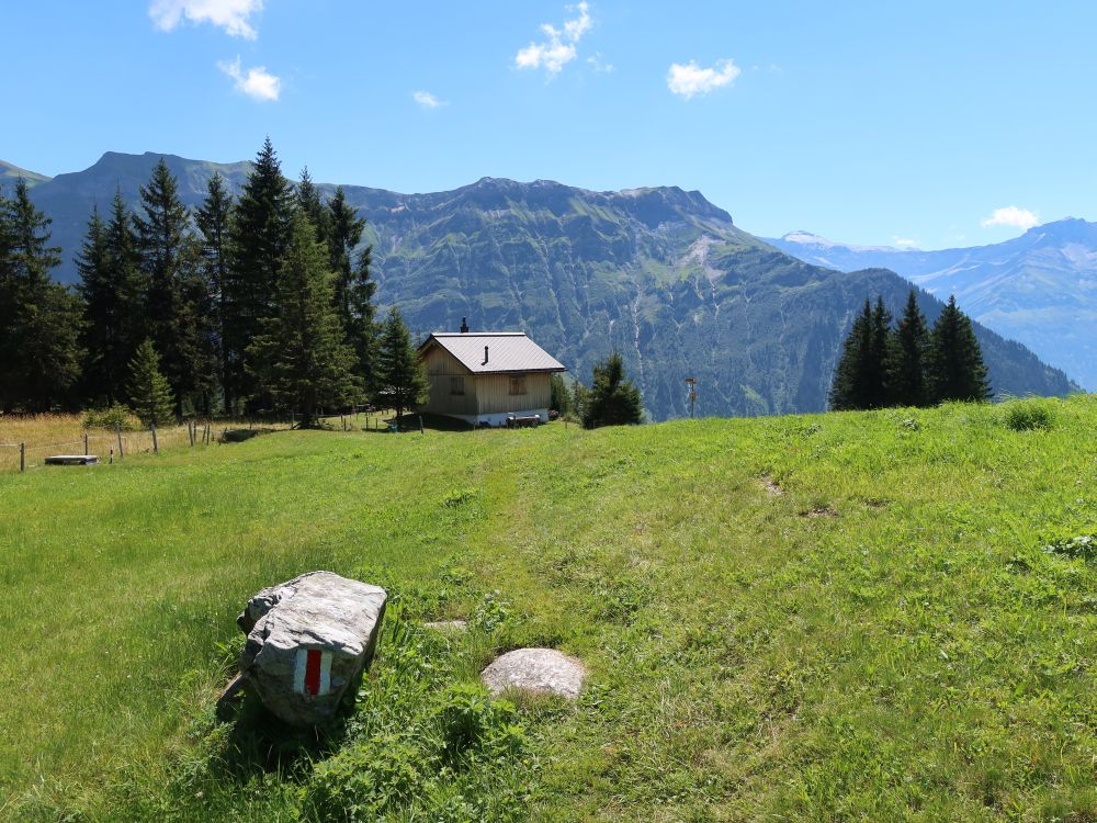 Hütte bei Weiden mit Blattengrat und Fanenstock