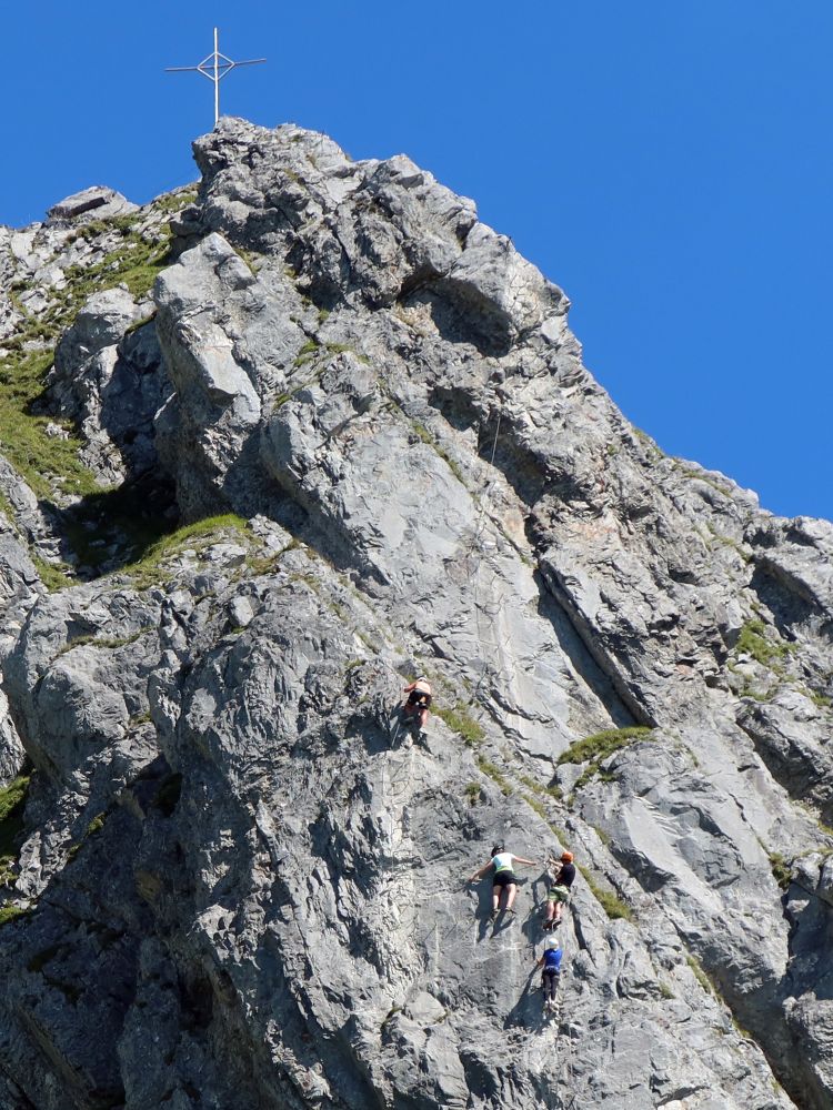 Kletterer am Brunnistöckli Klettersteig