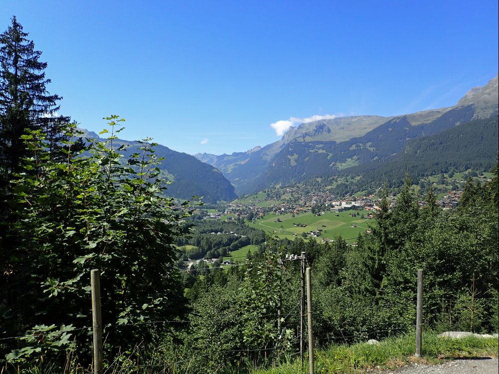 Grindelwald, darüber Burg und Winteregg