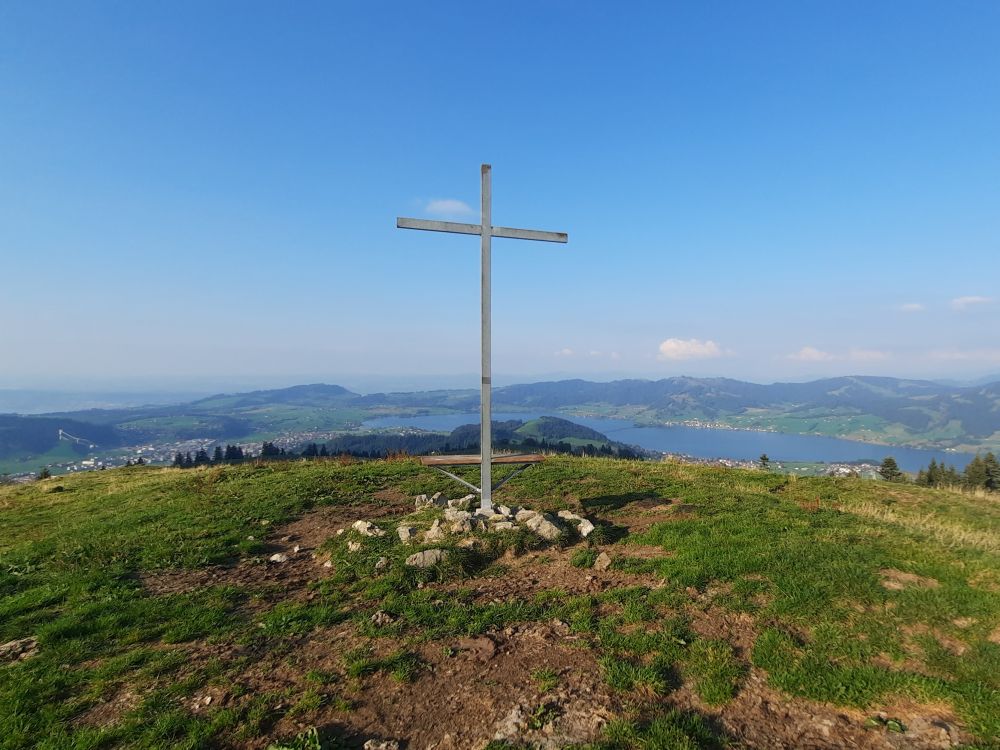 Kreuz auf Chli Amseln mit Blick zum Sihlsee