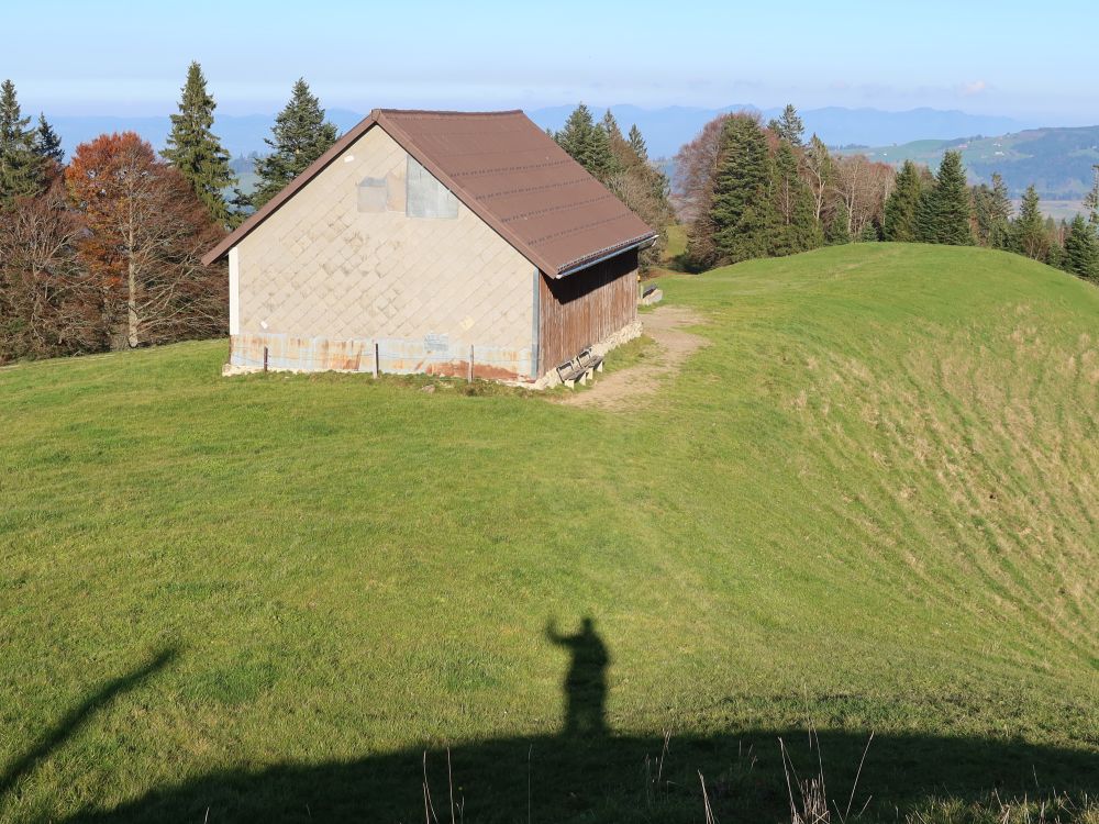 Schatten und Hütte am Hundwileren