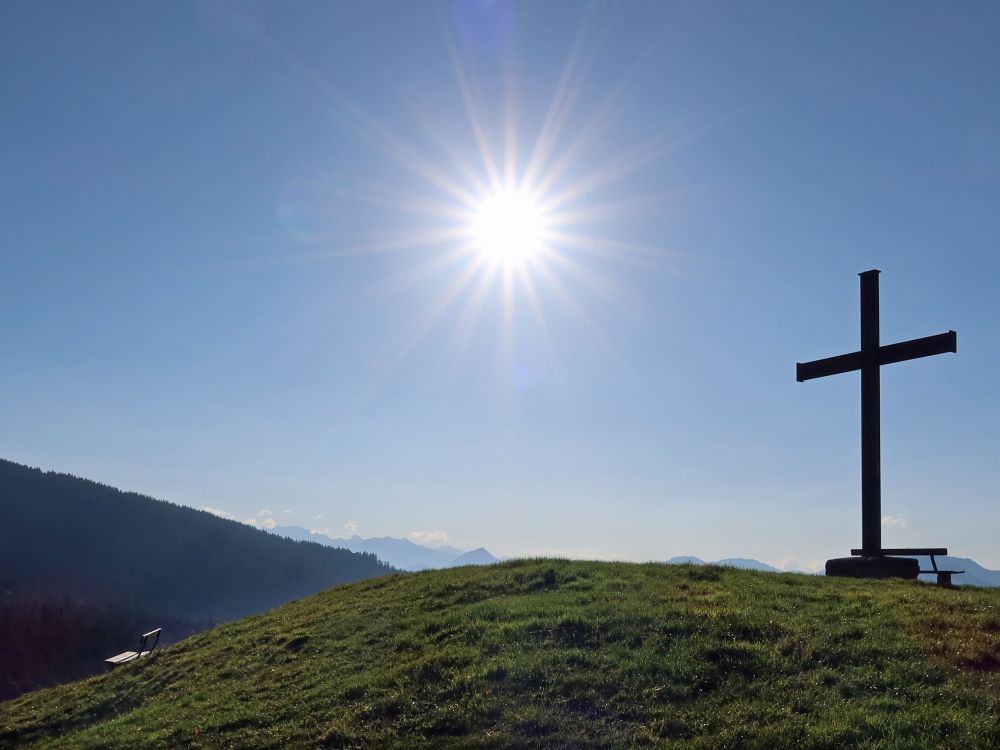 Sonne und Gipfelkreuz