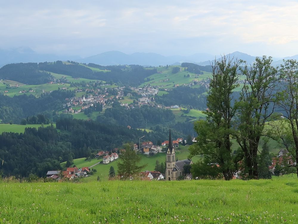 Kirche Rehetobel und Heiden im Hintergrund