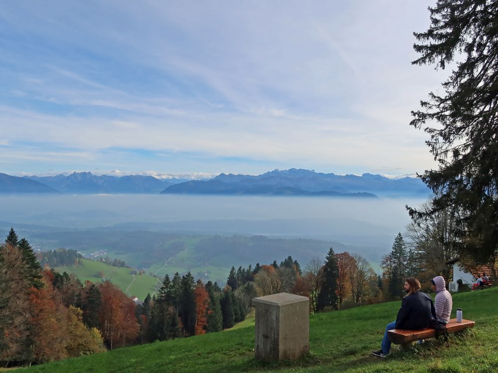 Sitzbank mit Alpenblick