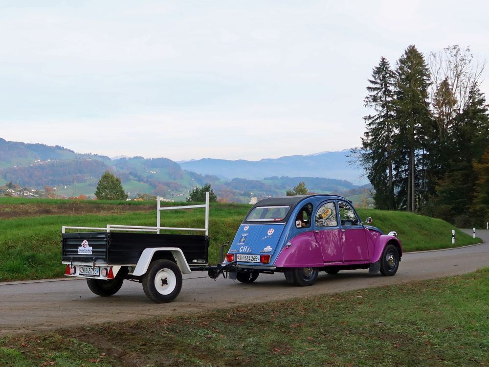 2CV mit Anhänger