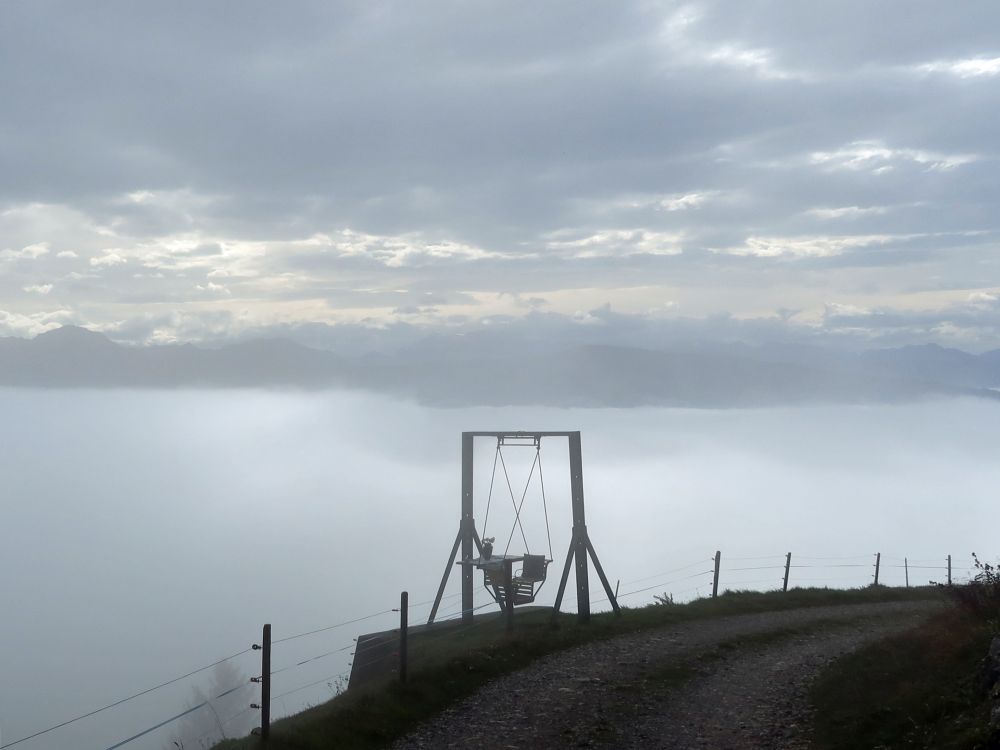 Schaukel überm Nebel