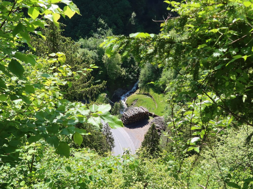 Tiefblick auf Kerenzbergerstrasse