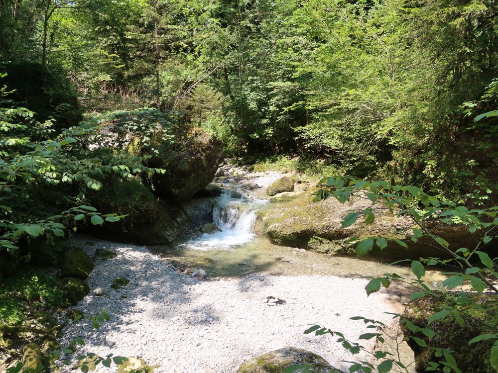 Wasserfall und Kiesbett