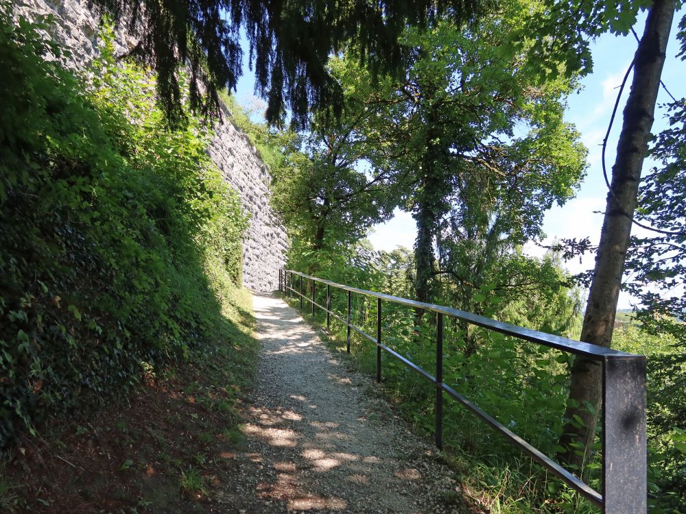 Weg unterhalb der Festung