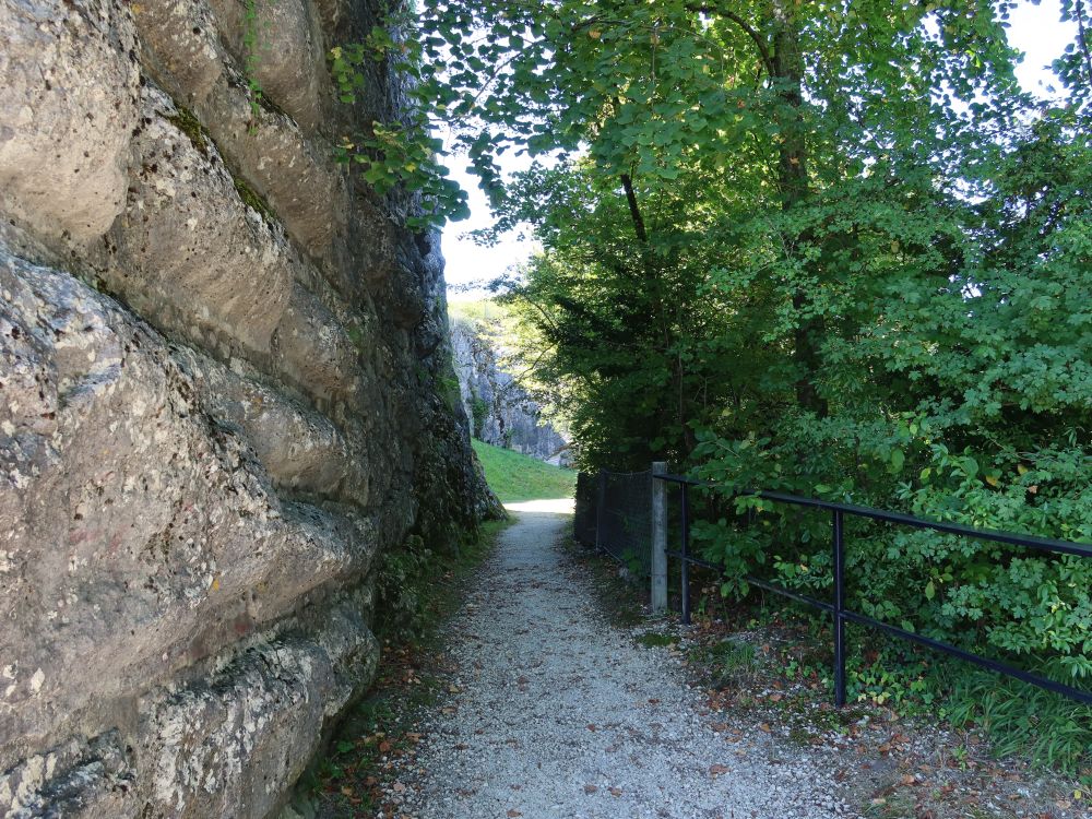 Weg an der Festungsmauer