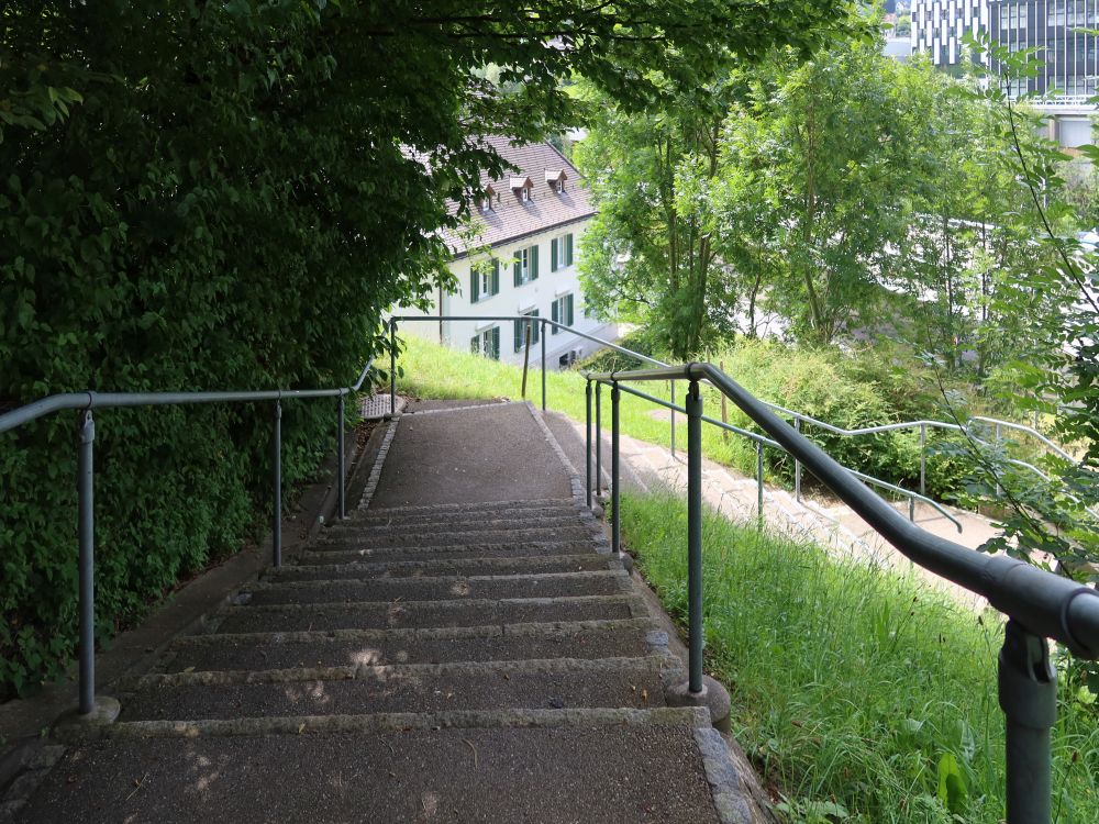 Treppe am Eisenbahnviadukt