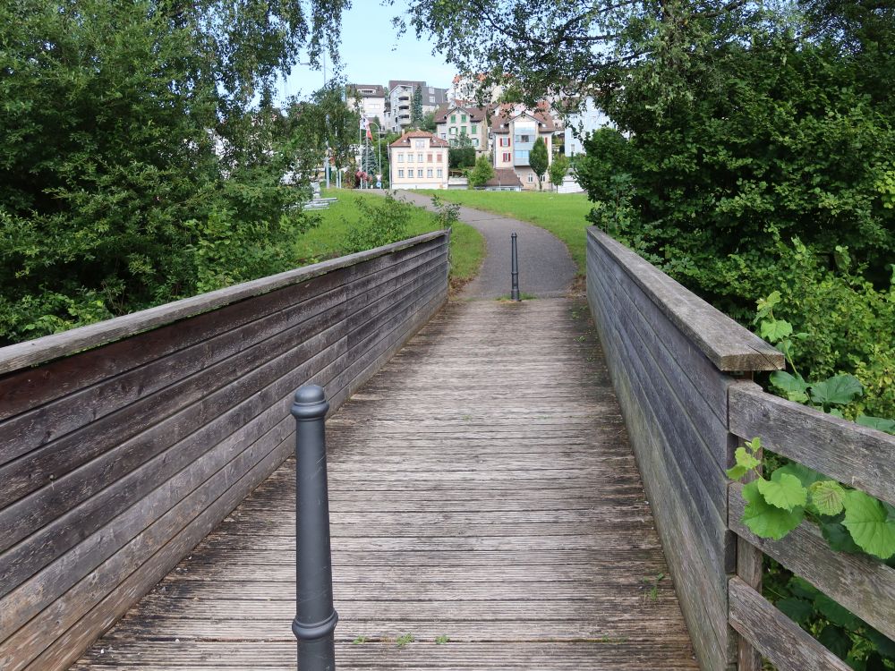 Holzsteg über die Glatt