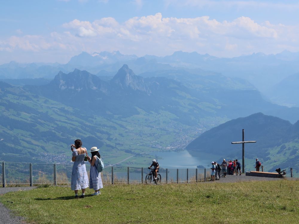 Mythen, Lauerzersee und Touristen