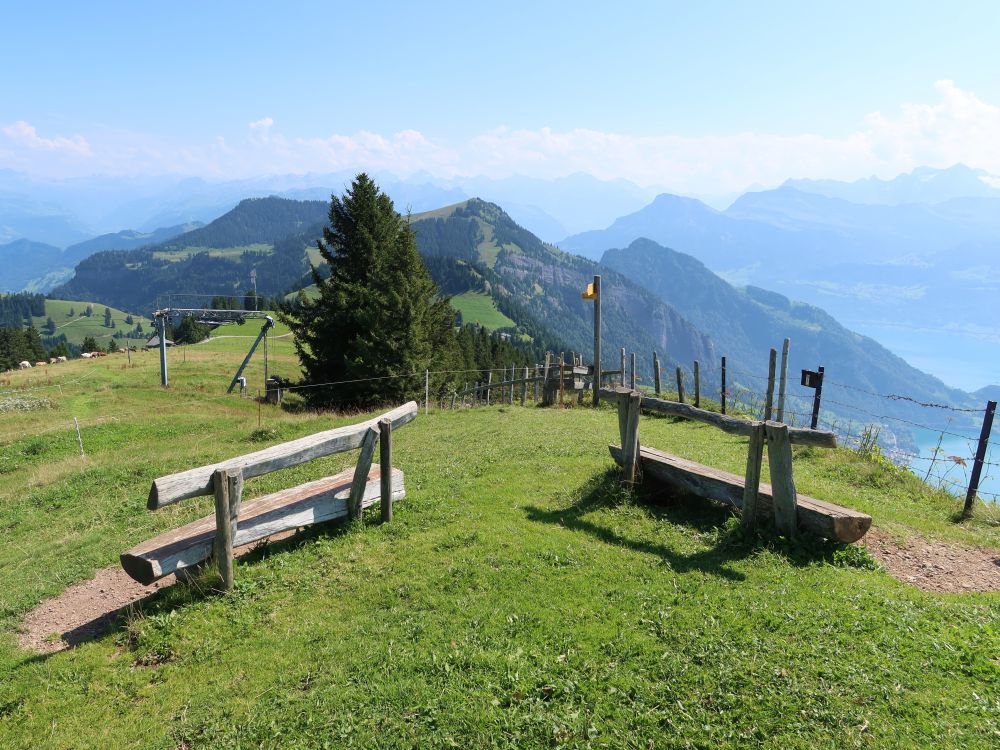 Sitzbänke bei Rigi Rotstock