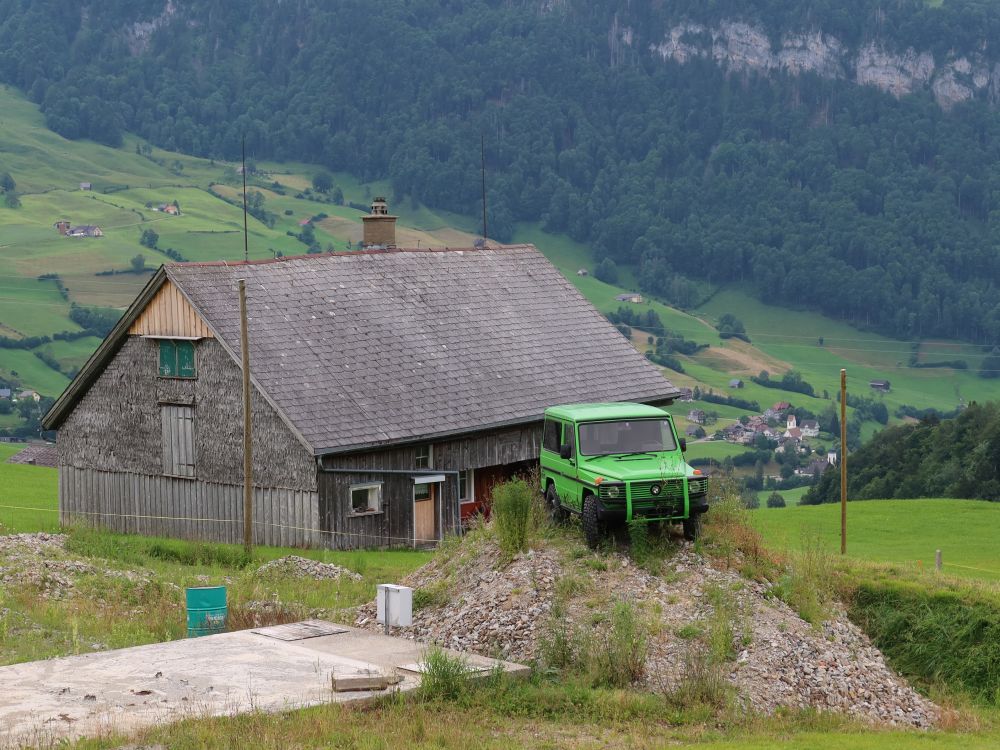 Bauernhof mit Jeep