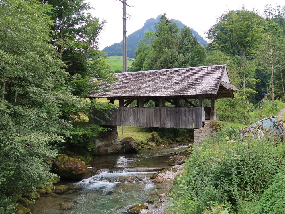 Gedeckte Holzbrücke übern Büelbach