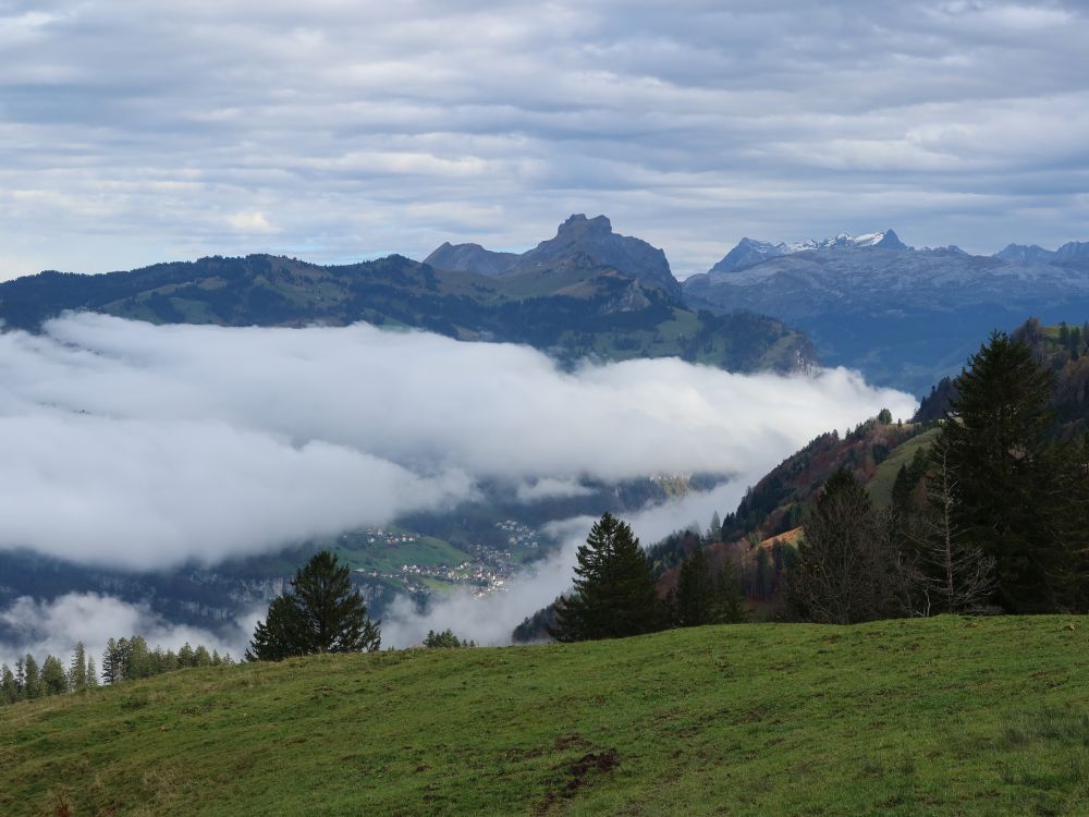 Nebel überm Muotatal und Druesberg