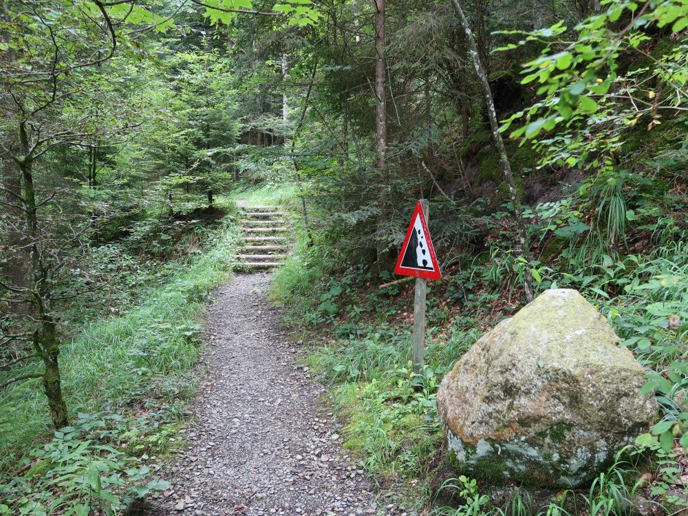 Treppe und Warnschild