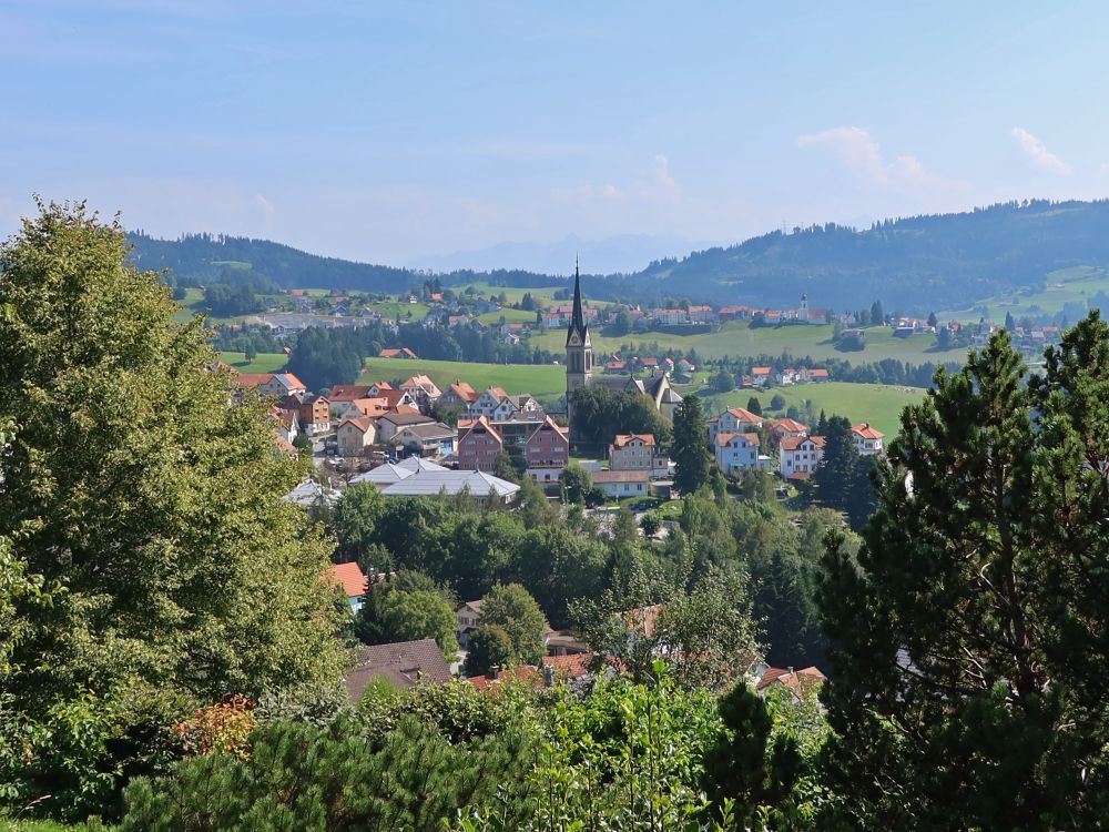 Kirche und Dorfhus Gupf