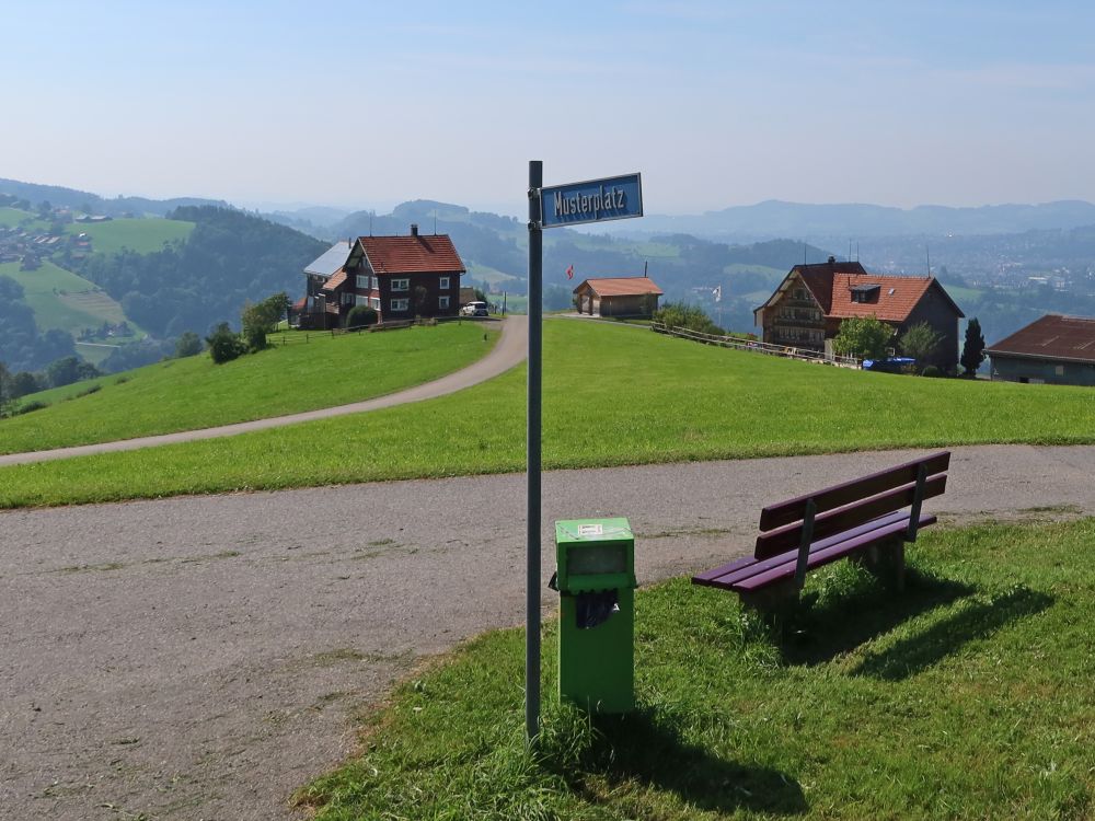 Sitzbank am Musterplatz