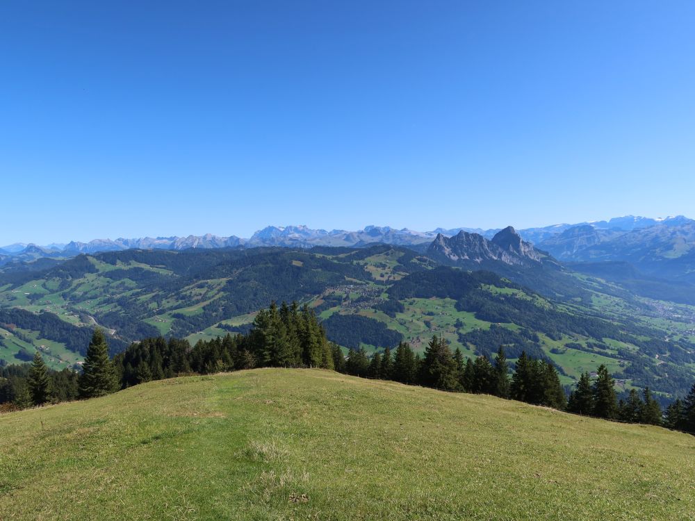 Glarner Alpen mit Mythen im Vordergrund (re)