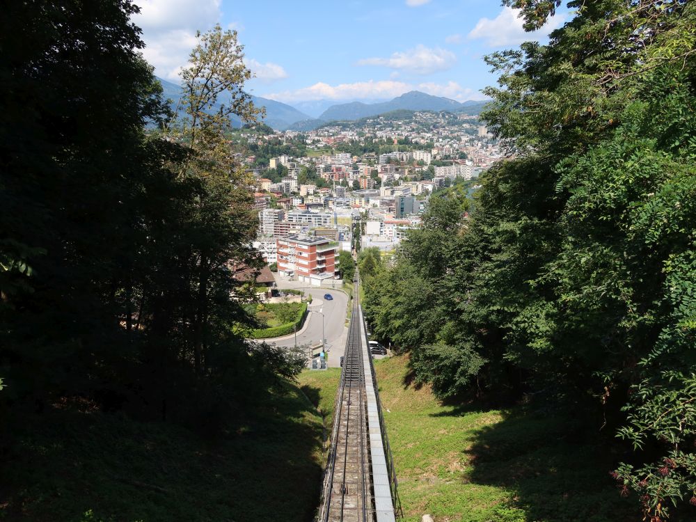 Seilbahntrasse und Blick nach Lugano