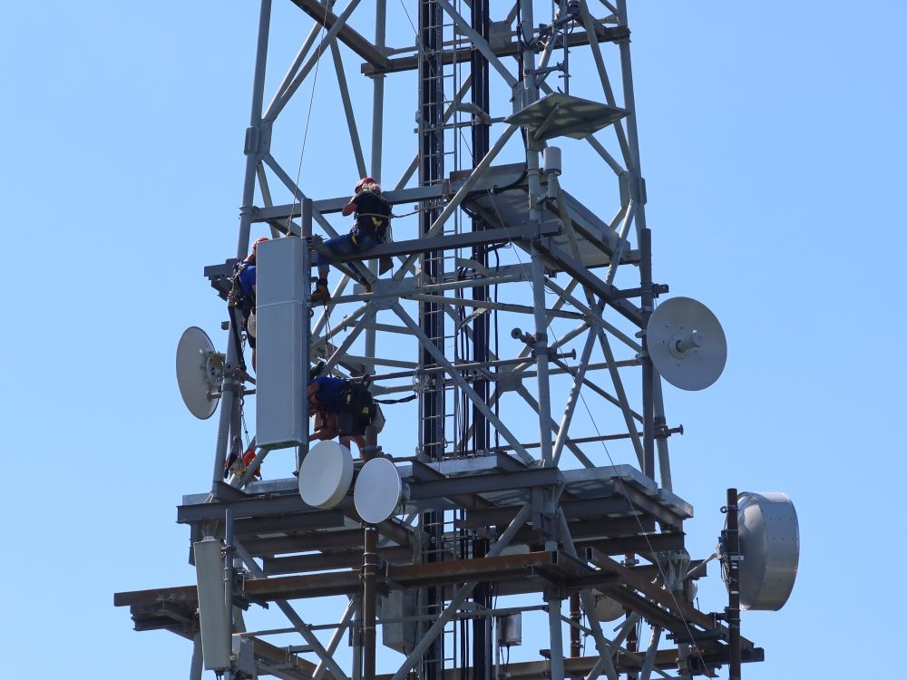 Arbeiter auf dem Funkturm