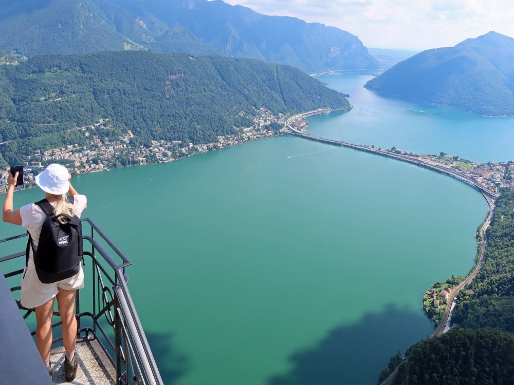 ausgesetzte Treppe überm Luganersee