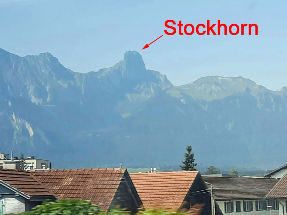 Stockhorn vom Zug aus betrachtet