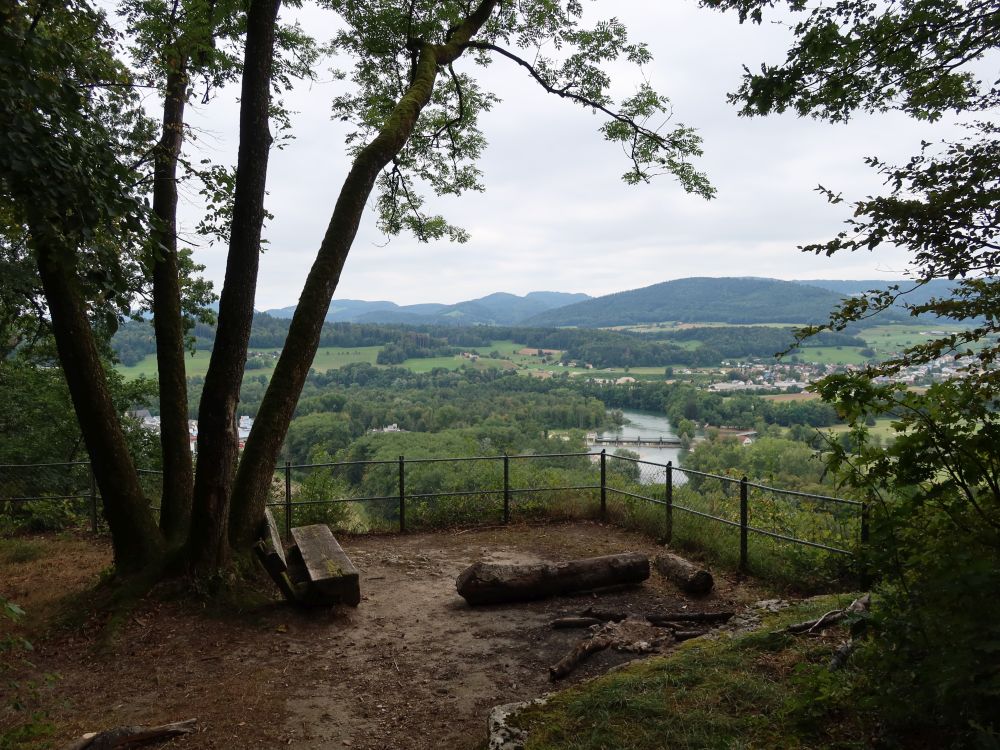 Aussichtsplattform und Stauwehrbrücke