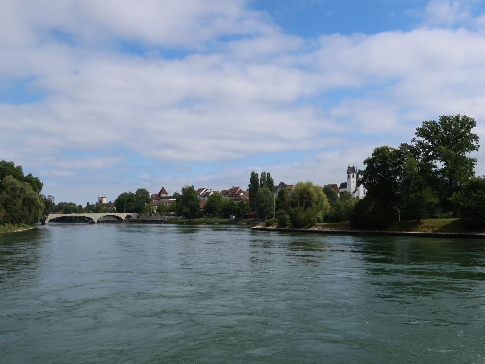 Kettenbrücke und Kirchturm