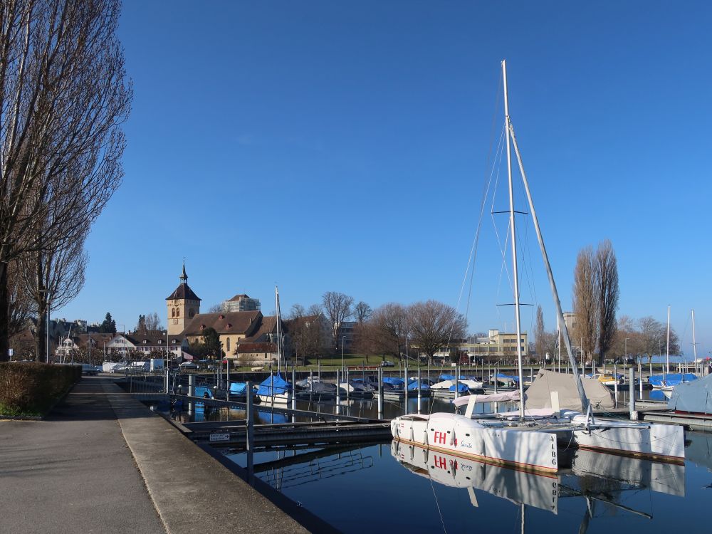 Katamaran im Hafen