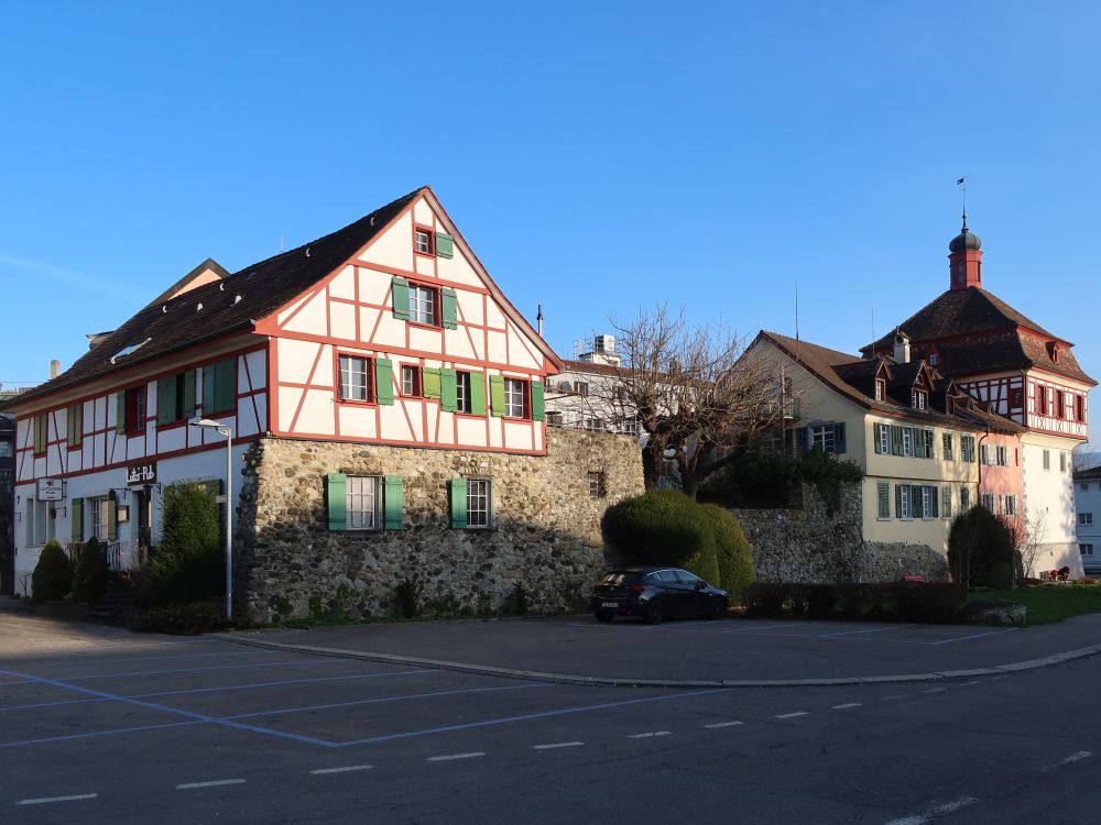 Lutziver-Pub und ehem. Rathaus