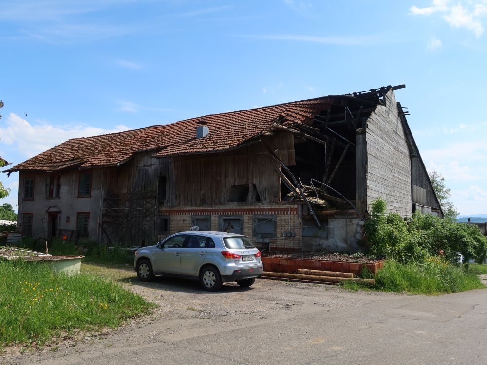 eingestürztes Bauernhaus