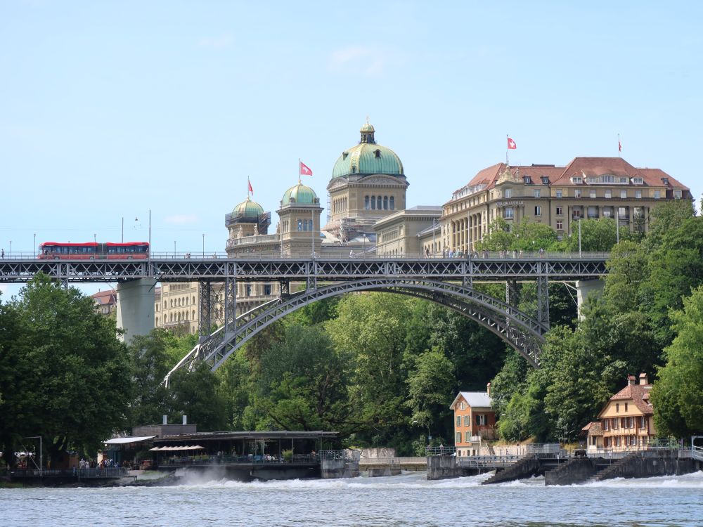 Kirchenfeldbrücke, Bundeshaus und Bellevue Palace