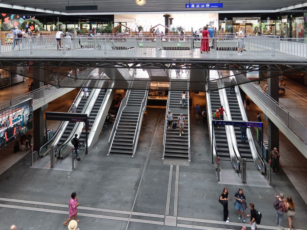 Rolltreppen im Hauptbahnhof