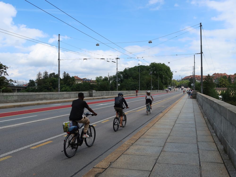 Radfahrer auf der Lorrainebrücke