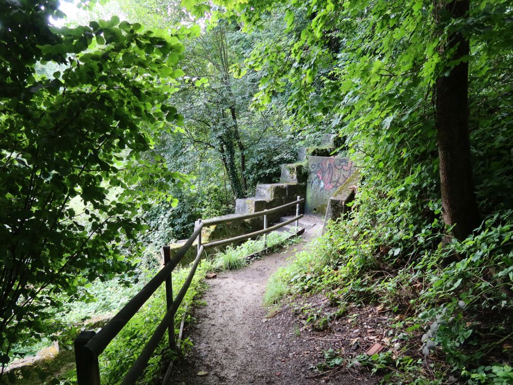 Pfad an der Lorrainebrücke