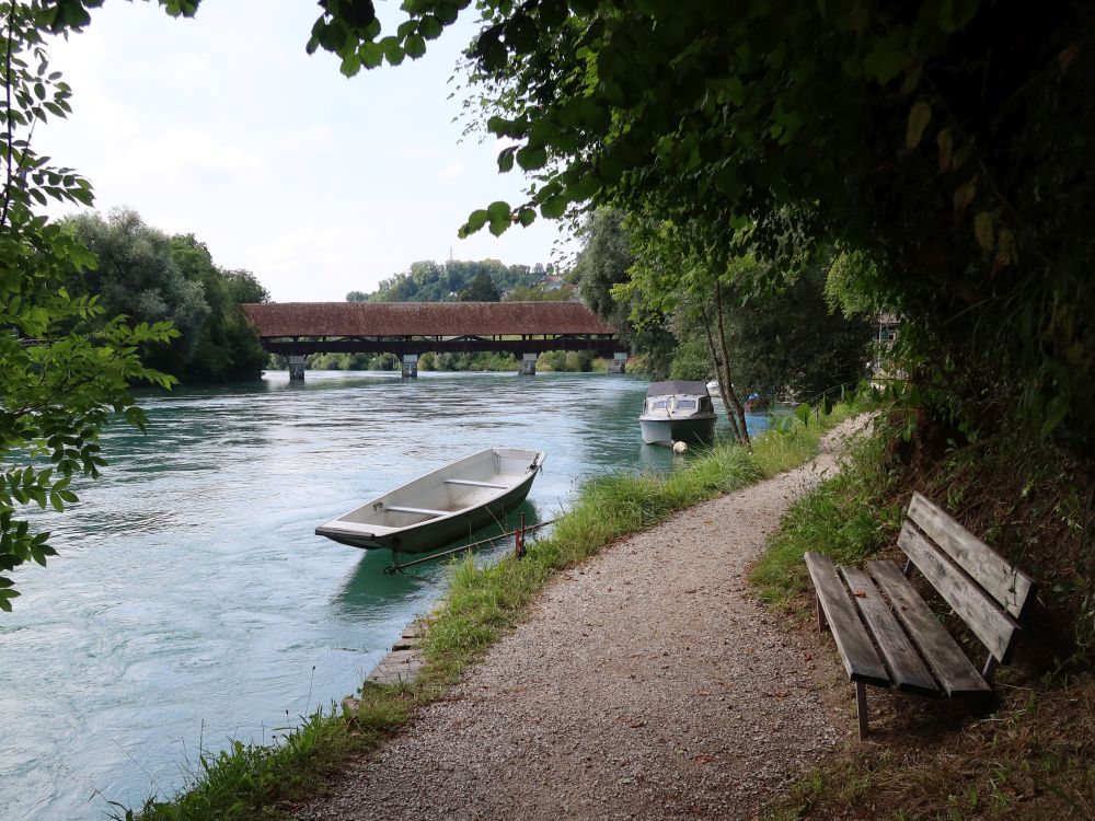 Neubrügg mit Boot und Sitzbank