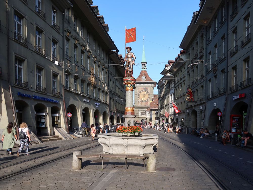 Pfeiferbrunnen und und Käfigturm