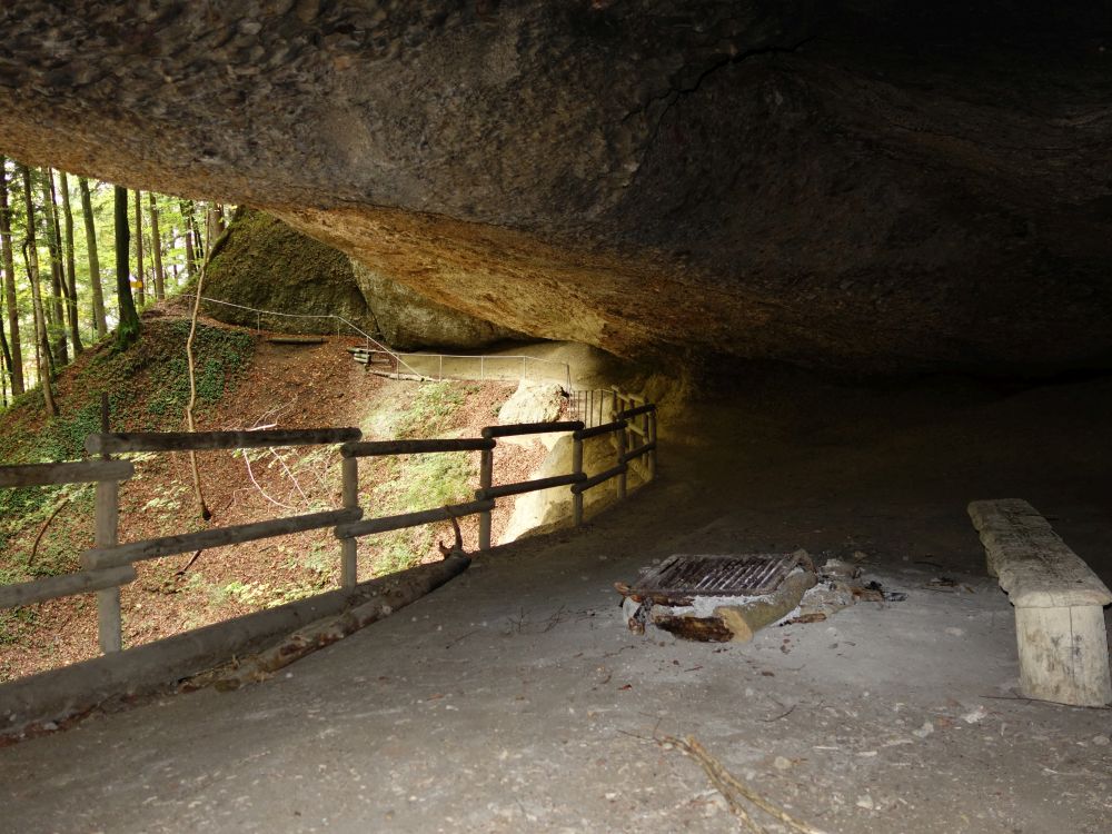 Höhle im Bruedertöbeli