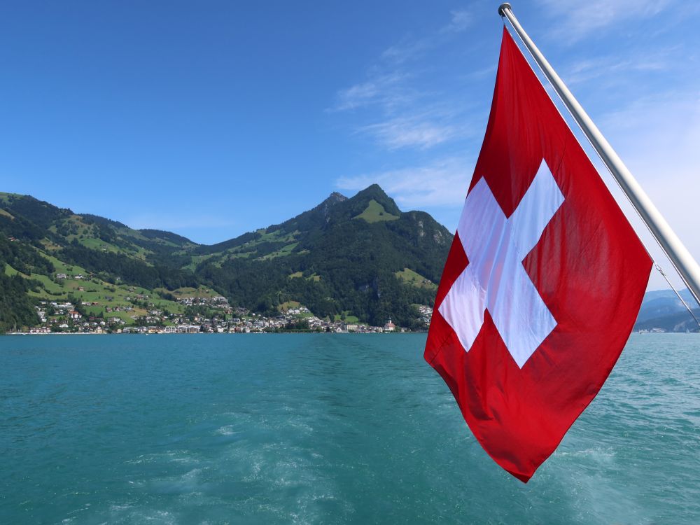 Rigi Hochflue und Schweizer Flagge