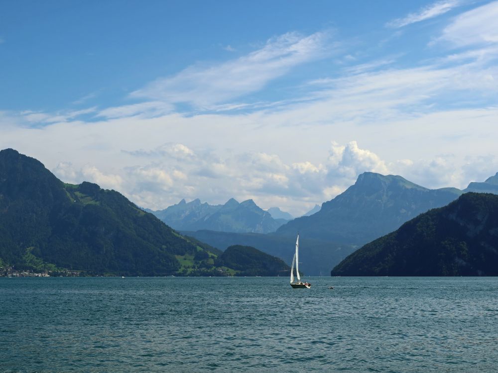 Segelboot unterhalb Diepen, Rophaien und Niderbauen