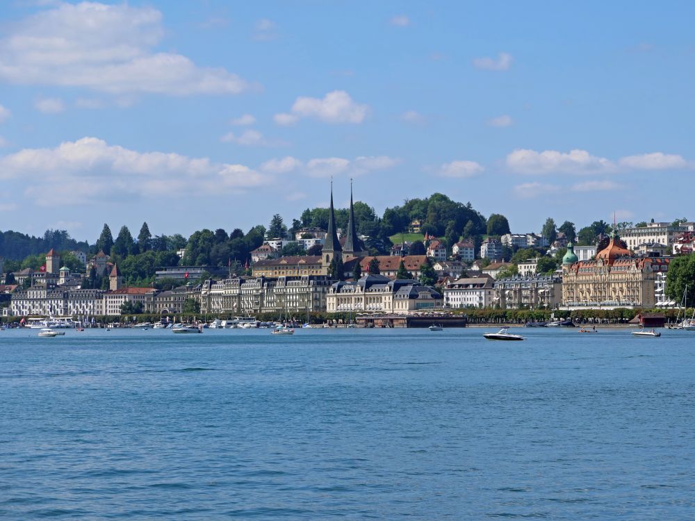 Luzern Nationalquai und Hofkirche St. Leodegar